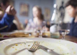 跨界联名新潮流 美国麦当劳借新口味雪碧上市推出限量服饰